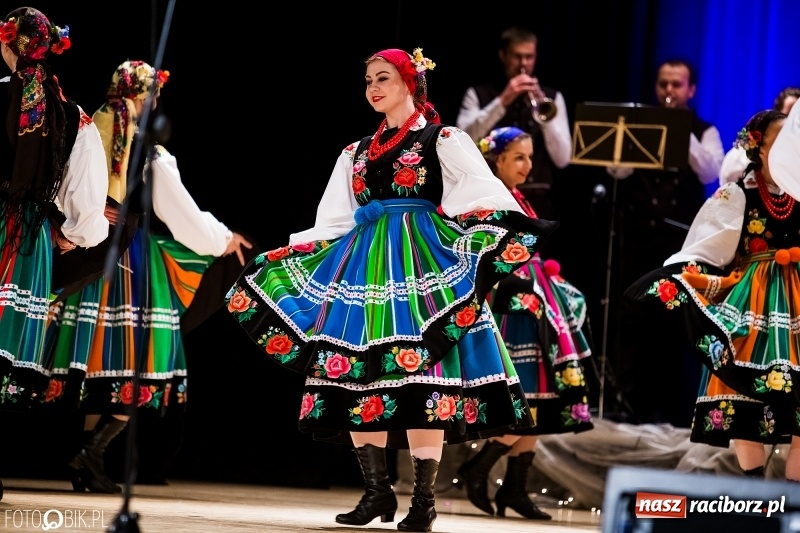 Zdjęcie w galerii na portalu naszraciborz.pl: 20 lat z tańcem. Jubileuszowy koncert Źródła na deskach RCK  wiadomości z regionu
