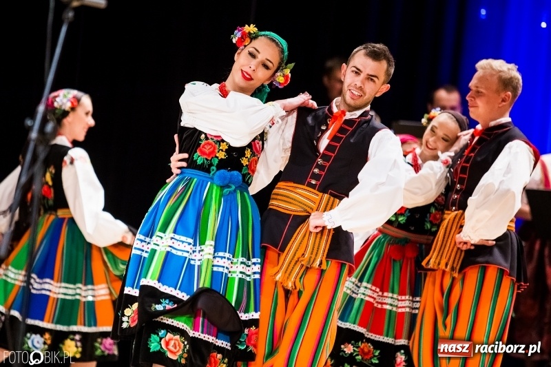 Zdjęcie w galerii na portalu naszraciborz.pl: 20 lat z tańcem. Jubileuszowy koncert Źródła na deskach RCK  wiadomości z regionu