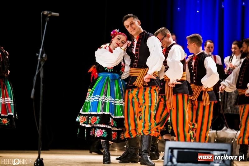 Zdjęcie w galerii na portalu naszraciborz.pl: 20 lat z tańcem. Jubileuszowy koncert Źródła na deskach RCK  wiadomości z regionu