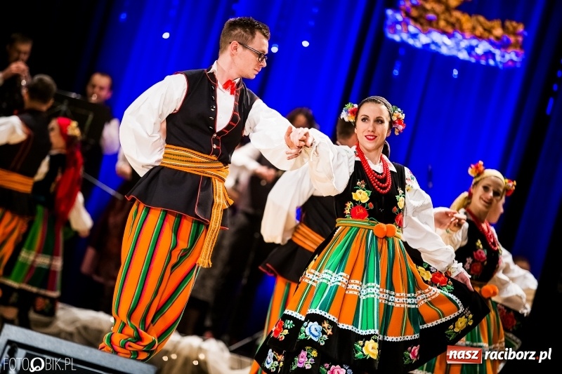 Zdjęcie w galerii na portalu naszraciborz.pl: 20 lat z tańcem. Jubileuszowy koncert Źródła na deskach RCK  wiadomości z regionu