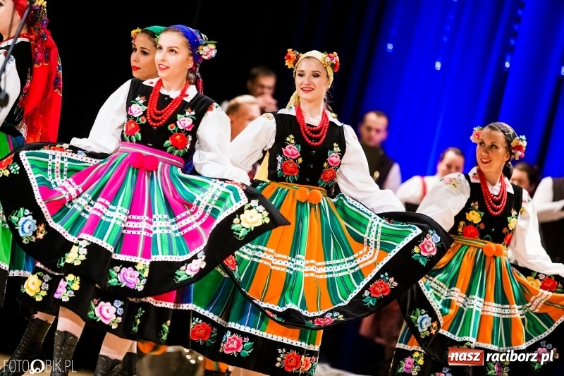 Zdjęcie w galerii na portalu naszraciborz.pl: 20 lat z tańcem. Jubileuszowy koncert Źródła na deskach RCK  wiadomości z regionu