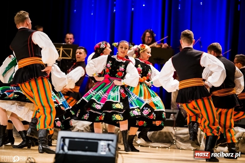 Zdjęcie w galerii na portalu naszraciborz.pl: 20 lat z tańcem. Jubileuszowy koncert Źródła na deskach RCK  wiadomości z regionu
