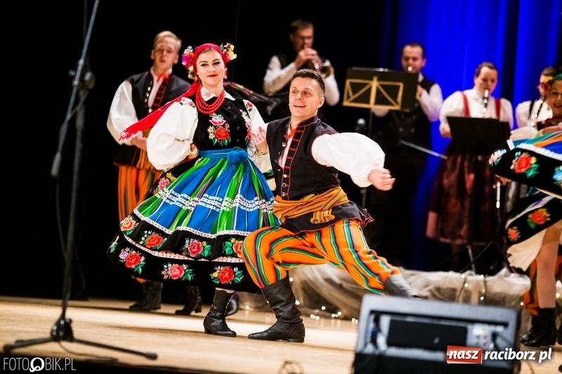 Zdjęcie w galerii na portalu naszraciborz.pl: 20 lat z tańcem. Jubileuszowy koncert Źródła na deskach RCK  wiadomości z regionu