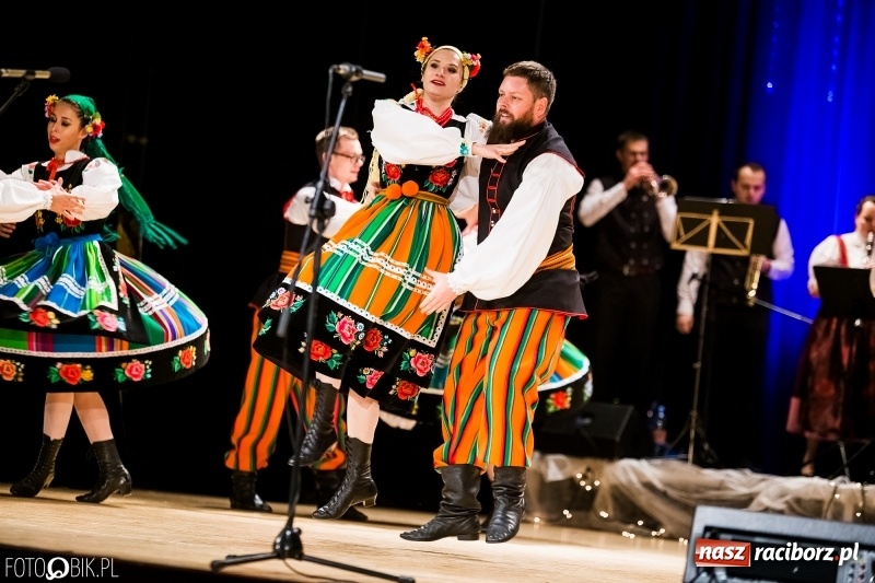 Zdjęcie w galerii na portalu naszraciborz.pl: 20 lat z tańcem. Jubileuszowy koncert Źródła na deskach RCK  wiadomości z regionu