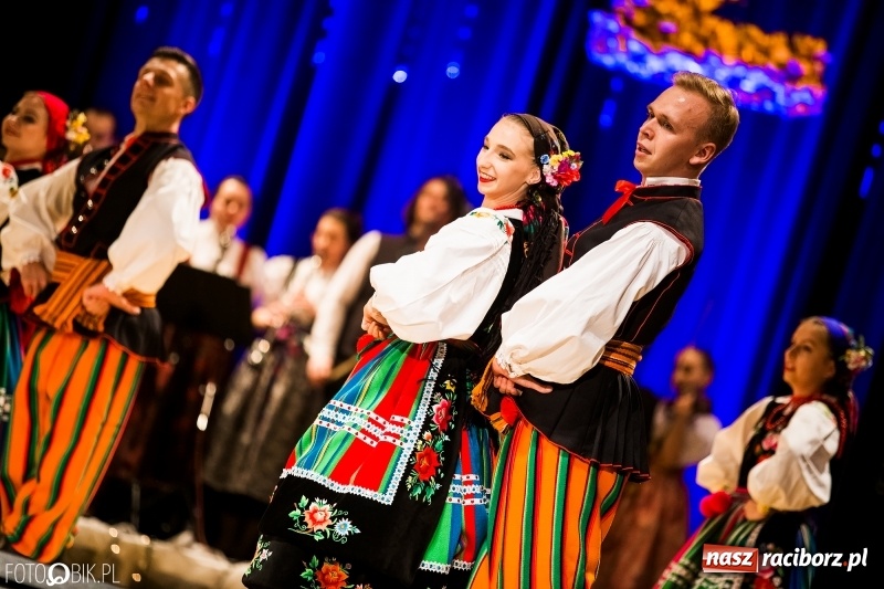 Zdjęcie w galerii na portalu naszraciborz.pl: 20 lat z tańcem. Jubileuszowy koncert Źródła na deskach RCK  wiadomości z regionu