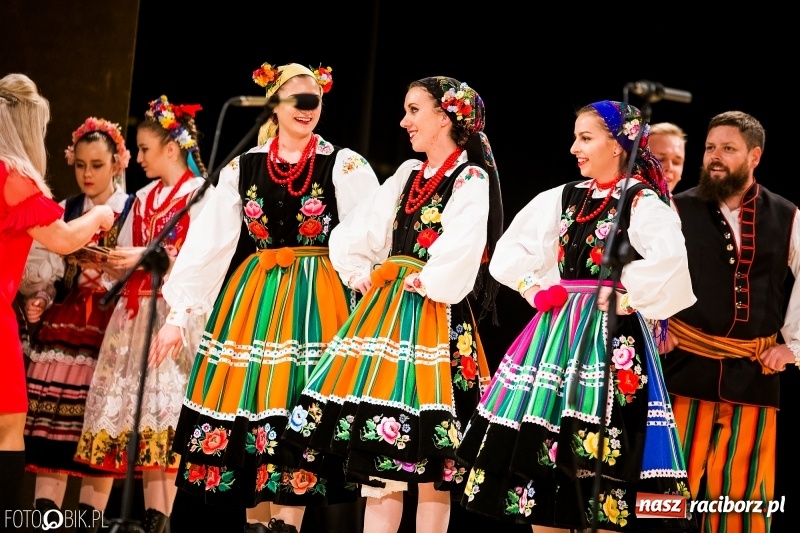 Zdjęcie w galerii na portalu naszraciborz.pl: 20 lat z tańcem. Jubileuszowy koncert Źródła na deskach RCK  wiadomości z regionu