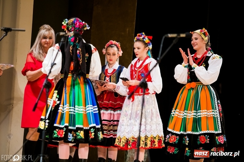 Zdjęcie w galerii na portalu naszraciborz.pl: 20 lat z tańcem. Jubileuszowy koncert Źródła na deskach RCK  wiadomości z regionu