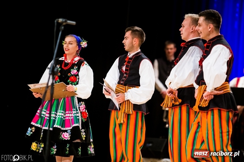 Zdjęcie w galerii na portalu naszraciborz.pl: 20 lat z tańcem. Jubileuszowy koncert Źródła na deskach RCK  wiadomości z regionu