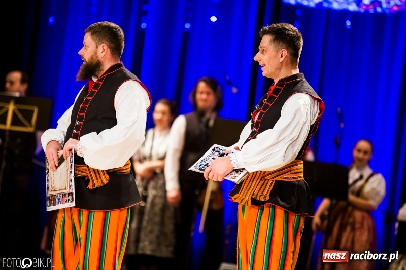 Zdjęcie w galerii na portalu naszraciborz.pl: 20 lat z tańcem. Jubileuszowy koncert Źródła na deskach RCK  wiadomości z regionu