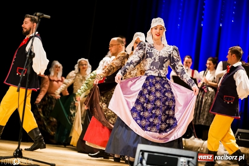 Zdjęcie w galerii na portalu naszraciborz.pl: 20 lat z tańcem. Jubileuszowy koncert Źródła na deskach RCK  wiadomości z regionu