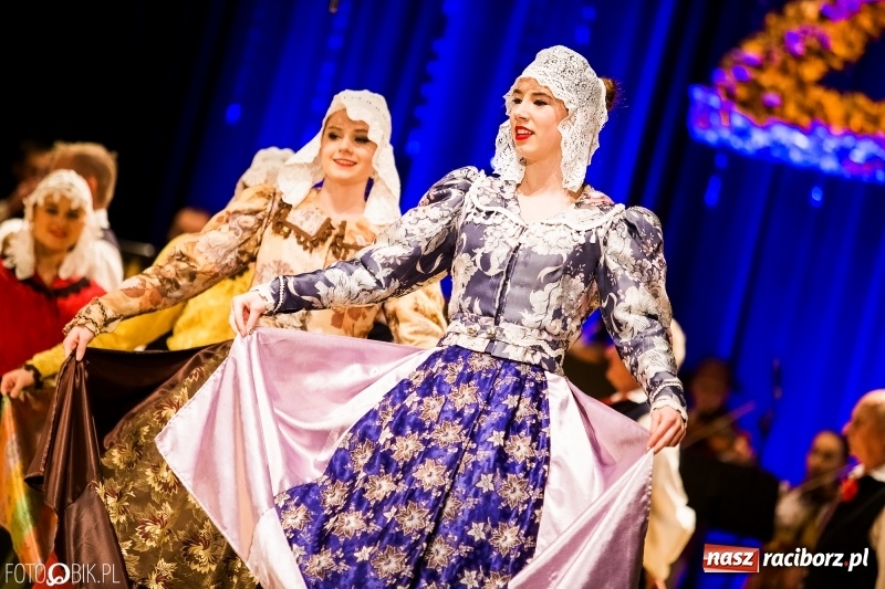 Zdjęcie w galerii na portalu naszraciborz.pl: 20 lat z tańcem. Jubileuszowy koncert Źródła na deskach RCK  wiadomości z regionu