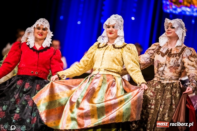 Zdjęcie w galerii na portalu naszraciborz.pl: 20 lat z tańcem. Jubileuszowy koncert Źródła na deskach RCK  wiadomości z regionu