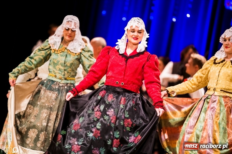 Zdjęcie w galerii na portalu naszraciborz.pl: 20 lat z tańcem. Jubileuszowy koncert Źródła na deskach RCK  wiadomości z regionu
