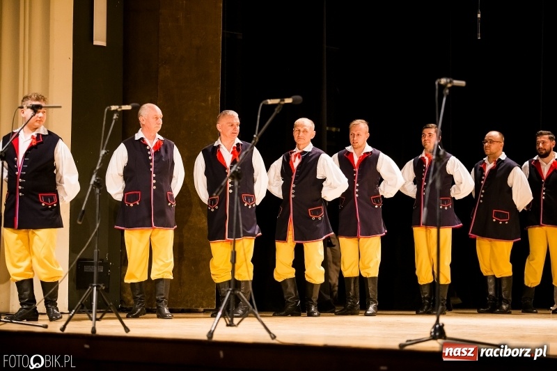 Zdjęcie w galerii na portalu naszraciborz.pl: 20 lat z tańcem. Jubileuszowy koncert Źródła na deskach RCK  wiadomości z regionu