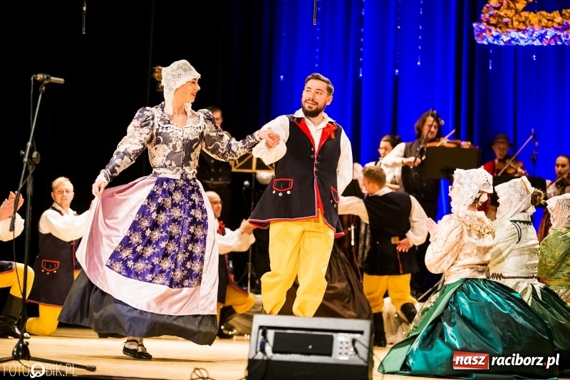 Zdjęcie w galerii na portalu naszraciborz.pl: 20 lat z tańcem. Jubileuszowy koncert Źródła na deskach RCK  wiadomości z regionu