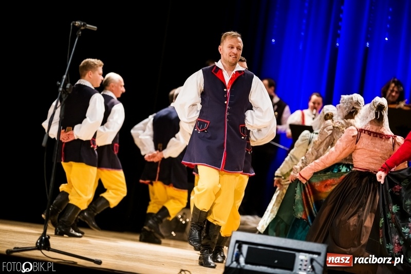 Zdjęcie w galerii na portalu naszraciborz.pl: 20 lat z tańcem. Jubileuszowy koncert Źródła na deskach RCK  wiadomości z regionu