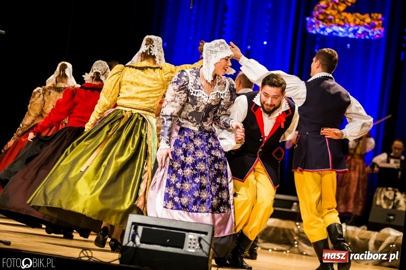 Zdjęcie w galerii na portalu naszraciborz.pl: 20 lat z tańcem. Jubileuszowy koncert Źródła na deskach RCK  wiadomości z regionu