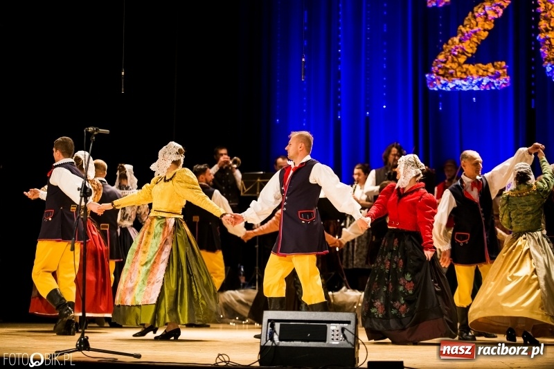 Zdjęcie w galerii na portalu naszraciborz.pl: 20 lat z tańcem. Jubileuszowy koncert Źródła na deskach RCK  wiadomości z regionu