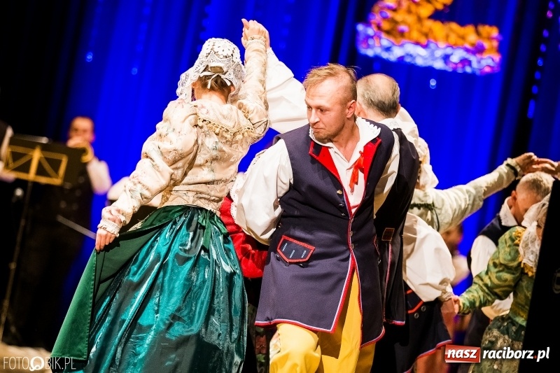 Zdjęcie w galerii na portalu naszraciborz.pl: 20 lat z tańcem. Jubileuszowy koncert Źródła na deskach RCK  wiadomości z regionu