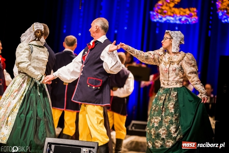 Zdjęcie w galerii na portalu naszraciborz.pl: 20 lat z tańcem. Jubileuszowy koncert Źródła na deskach RCK  wiadomości z regionu