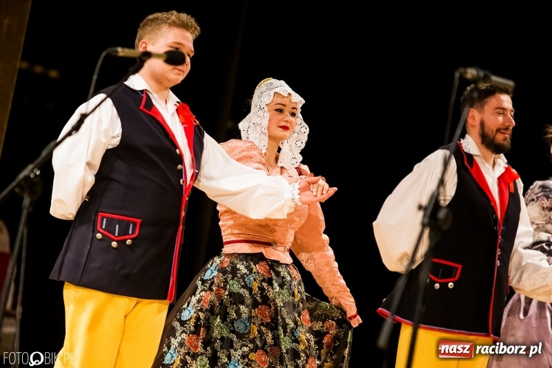 Zdjęcie w galerii na portalu naszraciborz.pl: 20 lat z tańcem. Jubileuszowy koncert Źródła na deskach RCK  wiadomości z regionu