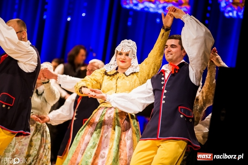 Zdjęcie w galerii na portalu naszraciborz.pl: 20 lat z tańcem. Jubileuszowy koncert Źródła na deskach RCK  wiadomości z regionu