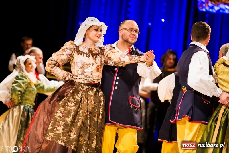 Zdjęcie w galerii na portalu naszraciborz.pl: 20 lat z tańcem. Jubileuszowy koncert Źródła na deskach RCK  wiadomości z regionu