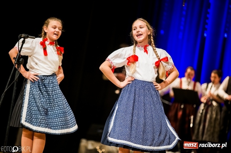 Zdjęcie w galerii na portalu naszraciborz.pl: 20 lat z tańcem. Jubileuszowy koncert Źródła na deskach RCK  wiadomości z regionu