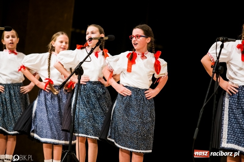 Zdjęcie w galerii na portalu naszraciborz.pl: 20 lat z tańcem. Jubileuszowy koncert Źródła na deskach RCK  wiadomości z regionu