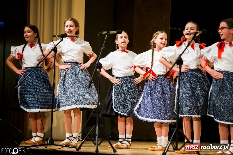 Zdjęcie w galerii na portalu naszraciborz.pl: 20 lat z tańcem. Jubileuszowy koncert Źródła na deskach RCK  wiadomości z regionu