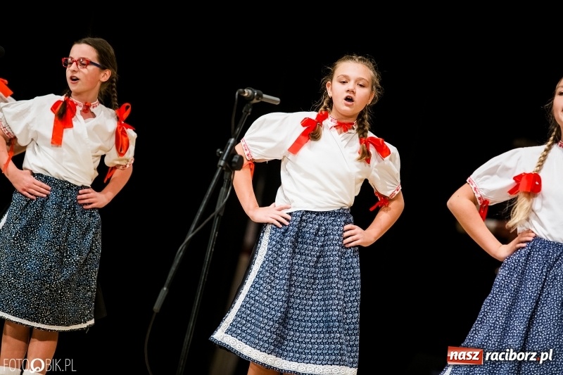 Zdjęcie w galerii na portalu naszraciborz.pl: 20 lat z tańcem. Jubileuszowy koncert Źródła na deskach RCK  wiadomości z regionu