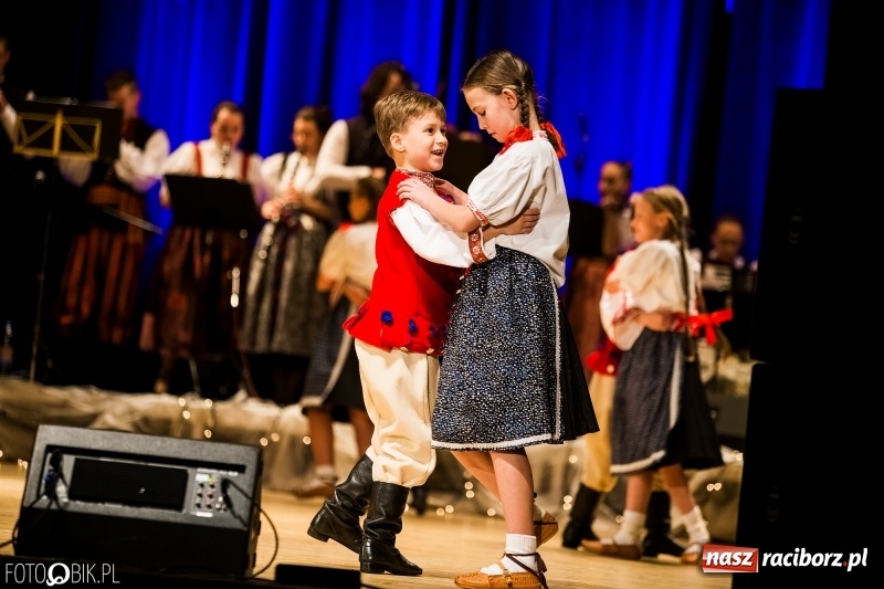 Zdjęcie w galerii na portalu naszraciborz.pl: 20 lat z tańcem. Jubileuszowy koncert Źródła na deskach RCK  wiadomości z regionu