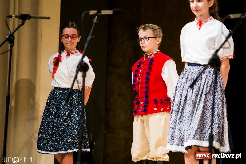 Zdjęcie w galerii na portalu naszraciborz.pl: 20 lat z tańcem. Jubileuszowy koncert Źródła na deskach RCK  wiadomości z regionu