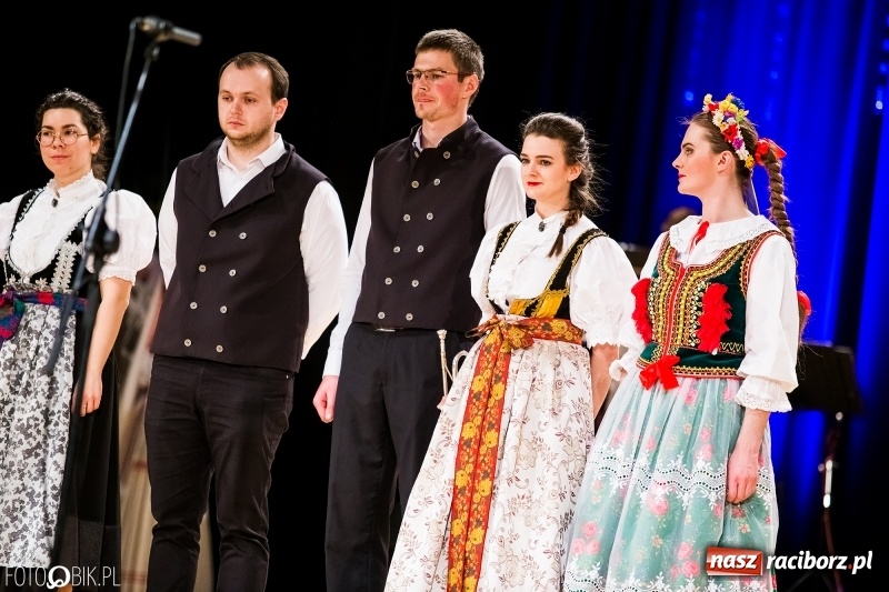 Zdjęcie w galerii na portalu naszraciborz.pl: 20 lat z tańcem. Jubileuszowy koncert Źródła na deskach RCK  wiadomości z regionu