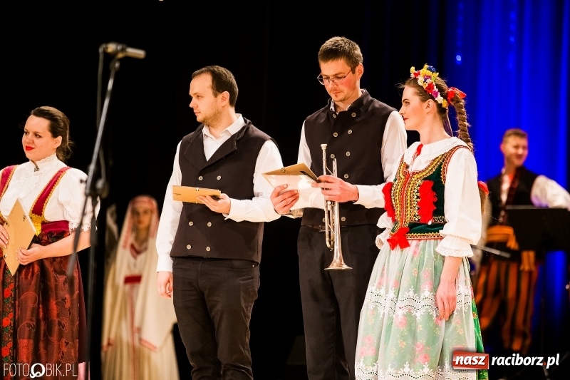 Zdjęcie w galerii na portalu naszraciborz.pl: 20 lat z tańcem. Jubileuszowy koncert Źródła na deskach RCK  wiadomości z regionu