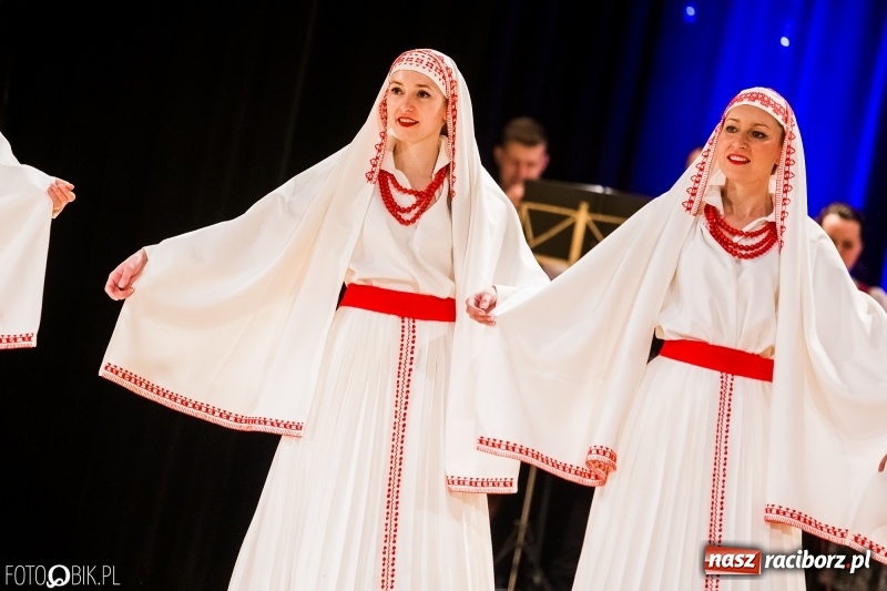 Zdjęcie w galerii na portalu naszraciborz.pl: 20 lat z tańcem. Jubileuszowy koncert Źródła na deskach RCK  wiadomości z regionu