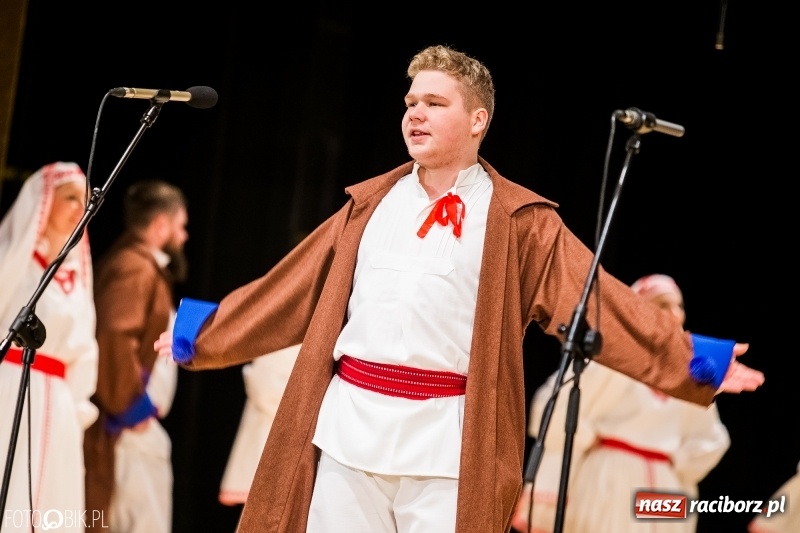 Zdjęcie w galerii na portalu naszraciborz.pl: 20 lat z tańcem. Jubileuszowy koncert Źródła na deskach RCK  wiadomości z regionu