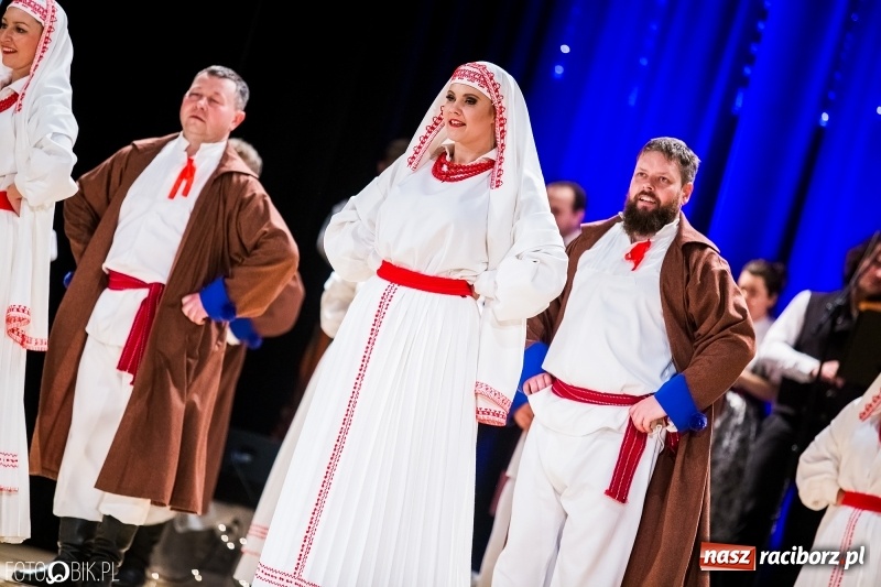 Zdjęcie w galerii na portalu naszraciborz.pl: 20 lat z tańcem. Jubileuszowy koncert Źródła na deskach RCK  wiadomości z regionu