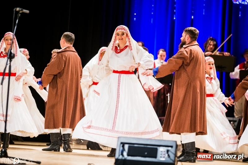 Zdjęcie w galerii na portalu naszraciborz.pl: 20 lat z tańcem. Jubileuszowy koncert Źródła na deskach RCK  wiadomości z regionu