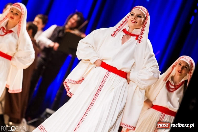 Zdjęcie w galerii na portalu naszraciborz.pl: 20 lat z tańcem. Jubileuszowy koncert Źródła na deskach RCK  wiadomości z regionu