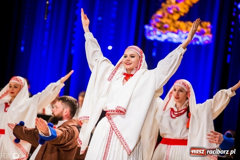 Zdjęcie w galerii na portalu naszraciborz.pl: 20 lat z tańcem. Jubileuszowy koncert Źródła na deskach RCK  wiadomości z regionu