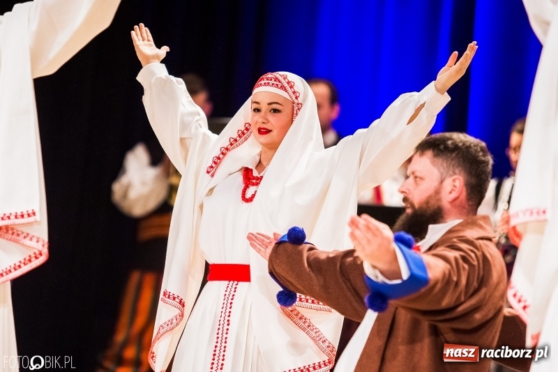 Zdjęcie w galerii na portalu naszraciborz.pl: 20 lat z tańcem. Jubileuszowy koncert Źródła na deskach RCK  wiadomości z regionu