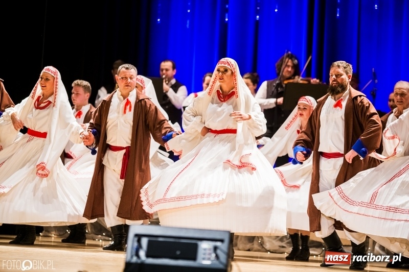 Zdjęcie w galerii na portalu naszraciborz.pl: 20 lat z tańcem. Jubileuszowy koncert Źródła na deskach RCK  wiadomości z regionu