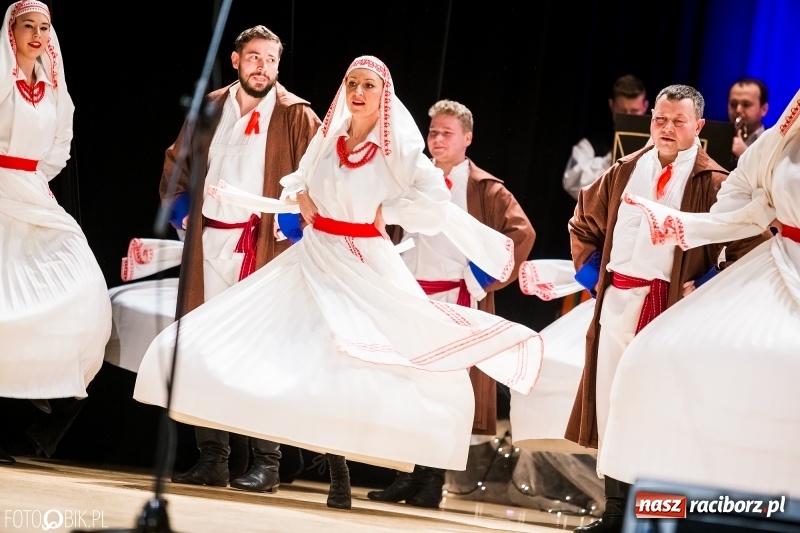 Zdjęcie w galerii na portalu naszraciborz.pl: 20 lat z tańcem. Jubileuszowy koncert Źródła na deskach RCK  wiadomości z regionu