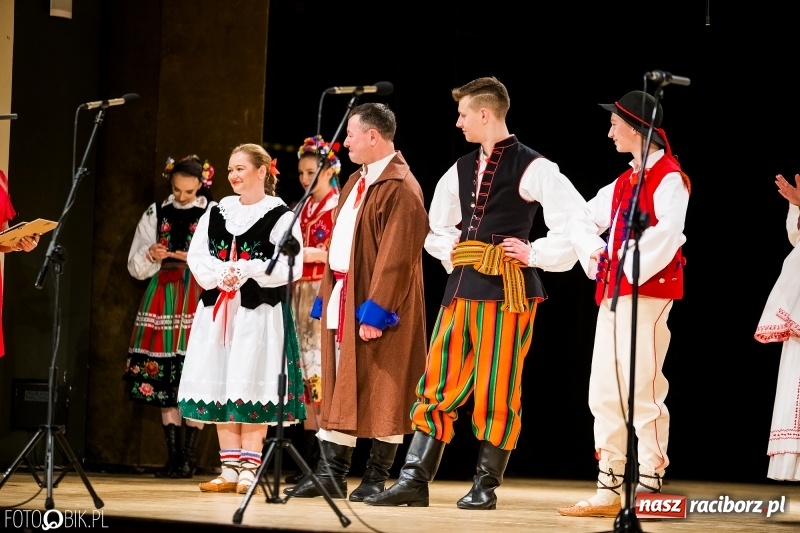 Zdjęcie w galerii na portalu naszraciborz.pl: 20 lat z tańcem. Jubileuszowy koncert Źródła na deskach RCK  wiadomości z regionu