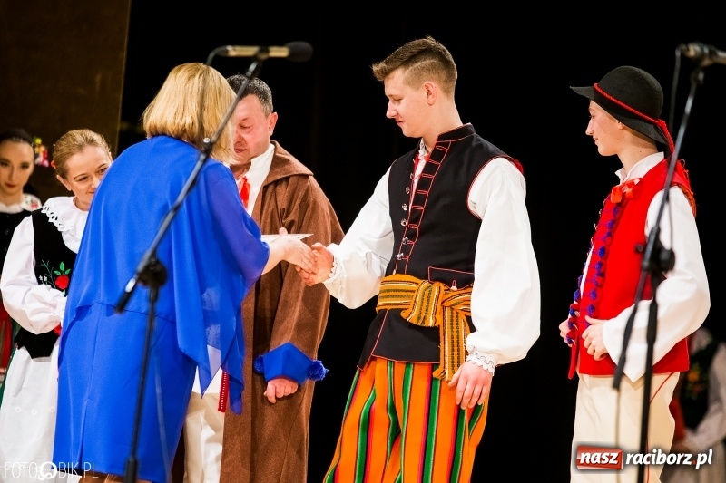 Zdjęcie w galerii na portalu naszraciborz.pl: 20 lat z tańcem. Jubileuszowy koncert Źródła na deskach RCK  wiadomości z regionu