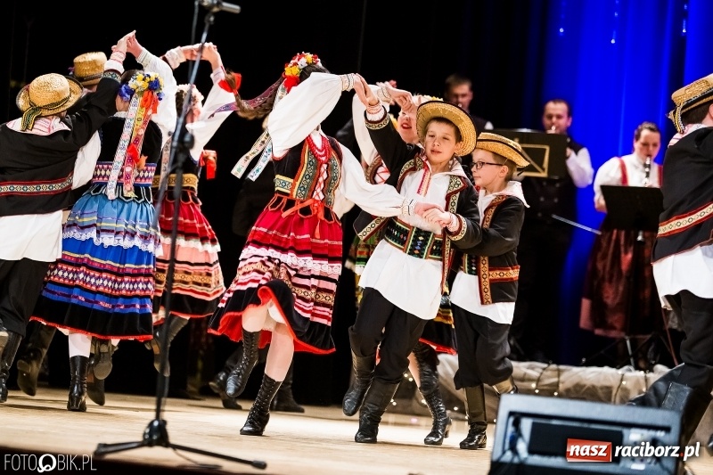 Zdjęcie w galerii na portalu naszraciborz.pl: 20 lat z tańcem. Jubileuszowy koncert Źródła na deskach RCK  wiadomości z regionu