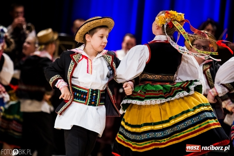 Zdjęcie w galerii na portalu naszraciborz.pl: 20 lat z tańcem. Jubileuszowy koncert Źródła na deskach RCK  wiadomości z regionu