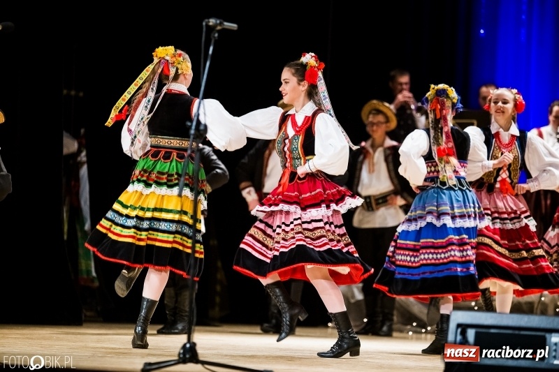 Zdjęcie w galerii na portalu naszraciborz.pl: 20 lat z tańcem. Jubileuszowy koncert Źródła na deskach RCK  wiadomości z regionu