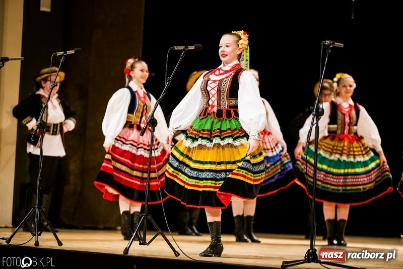 Zdjęcie w galerii na portalu naszraciborz.pl: 20 lat z tańcem. Jubileuszowy koncert Źródła na deskach RCK  wiadomości z regionu
